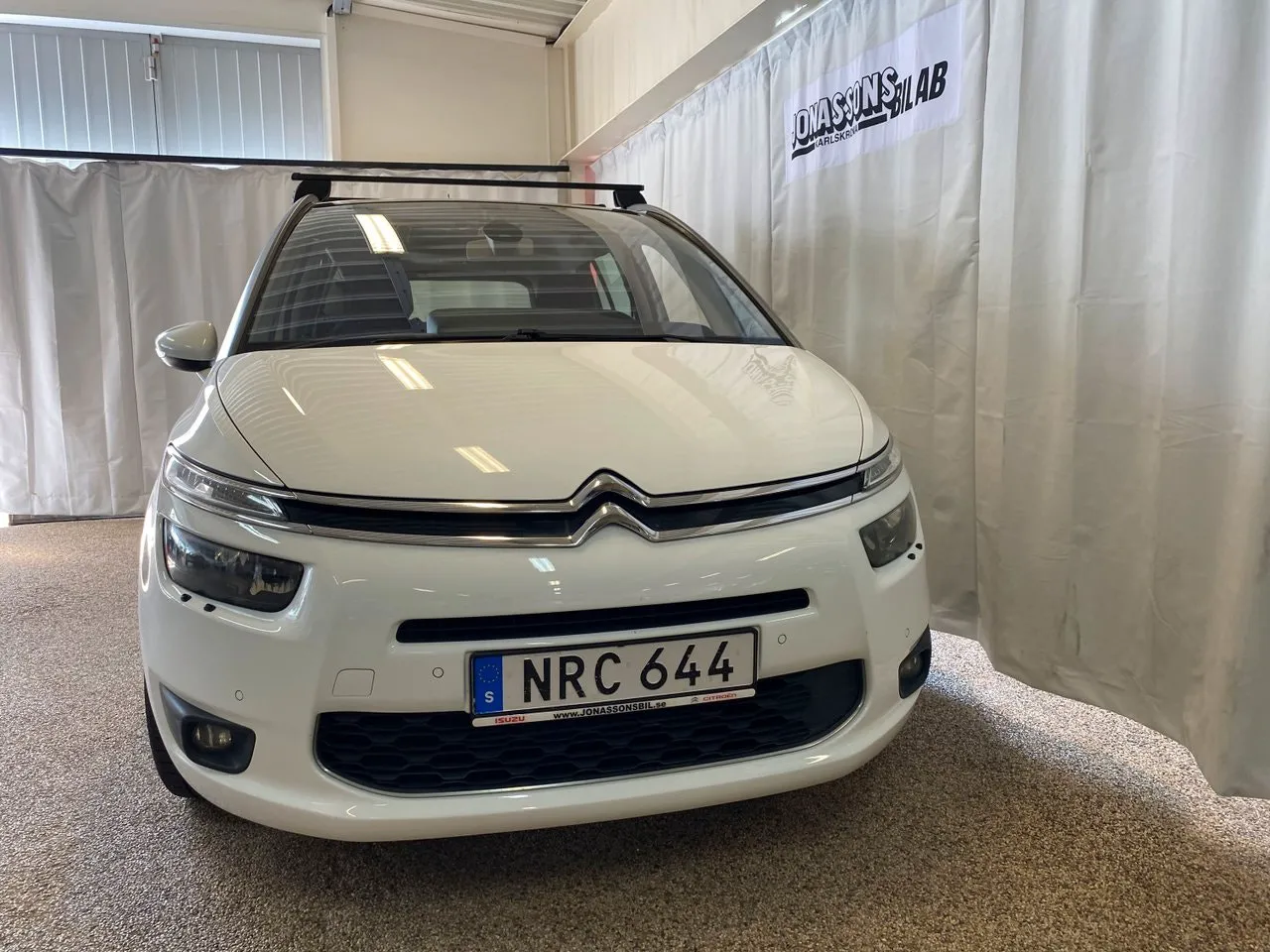 Vehicle image 3