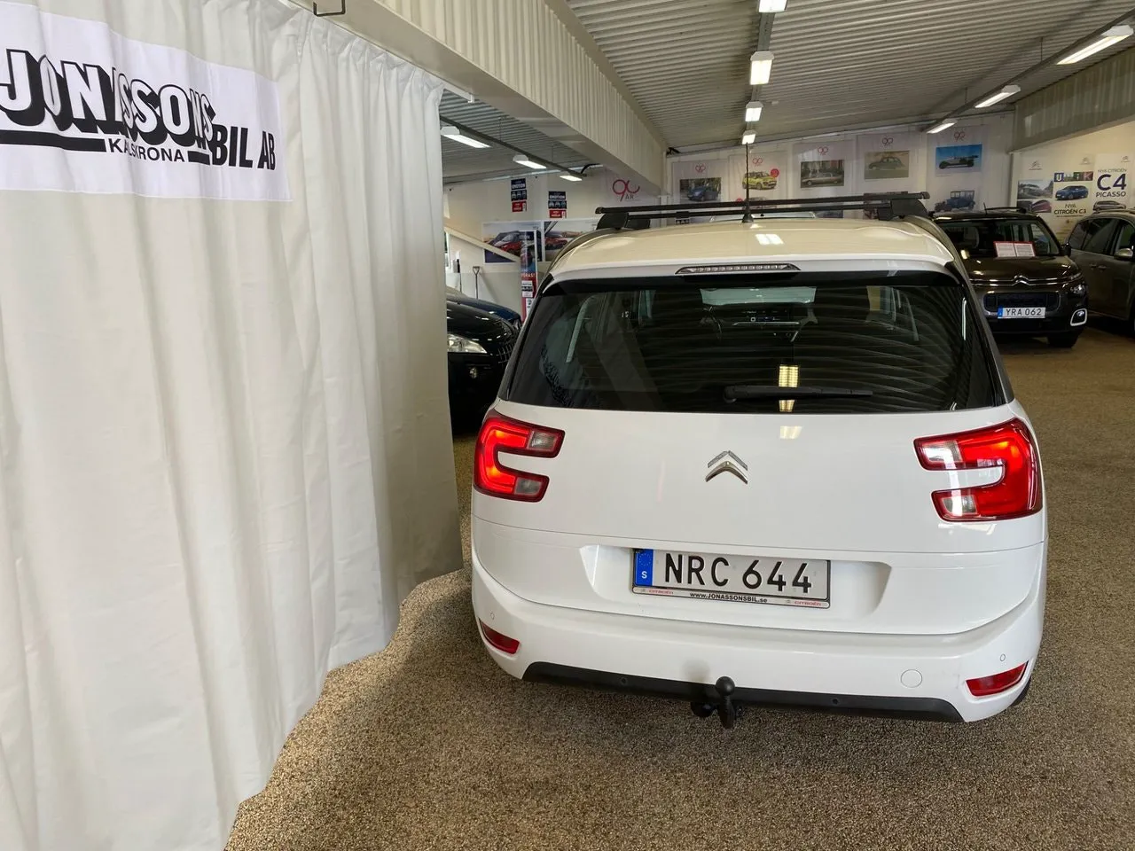 Vehicle image 11