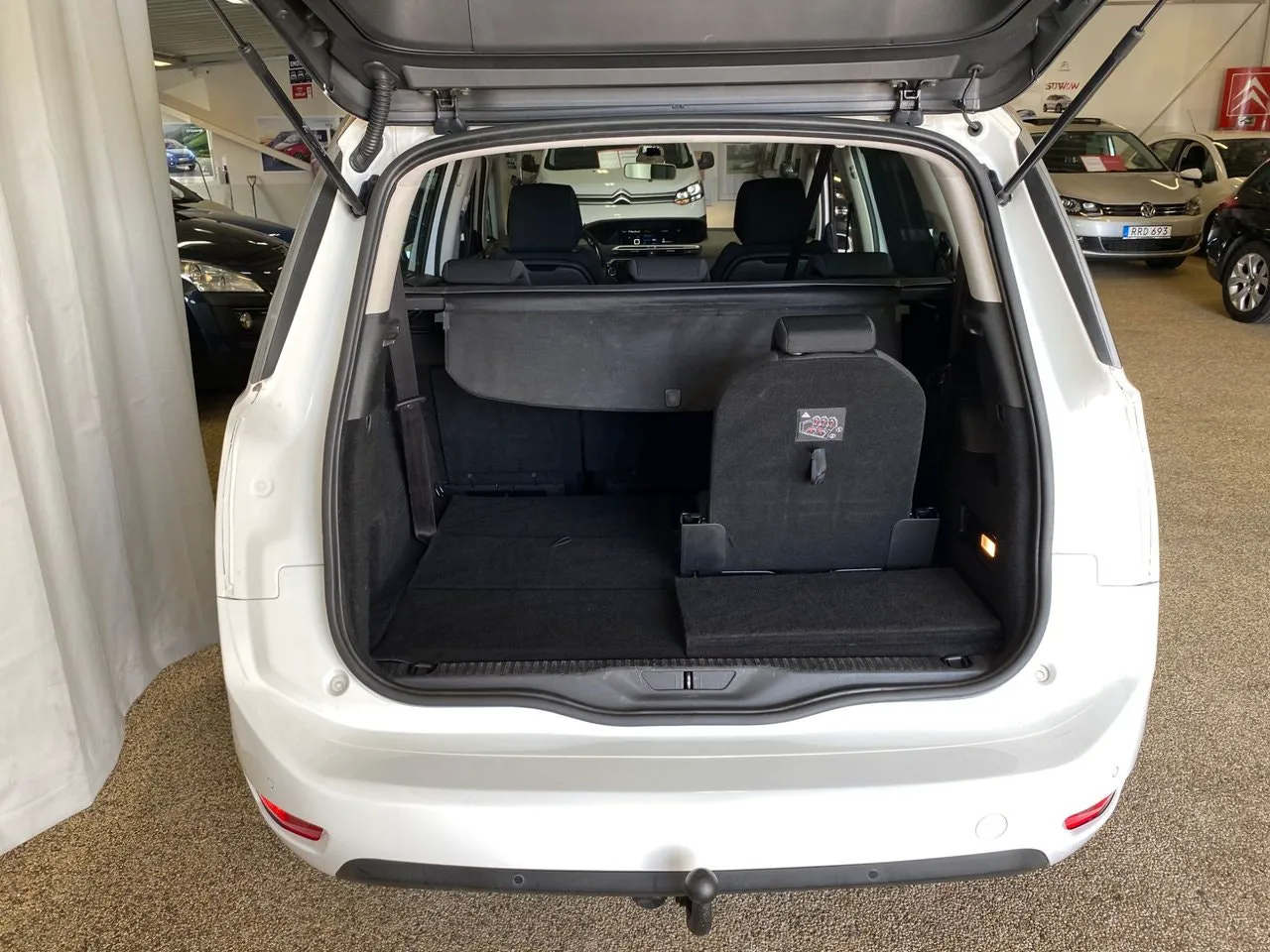 Vehicle image 9