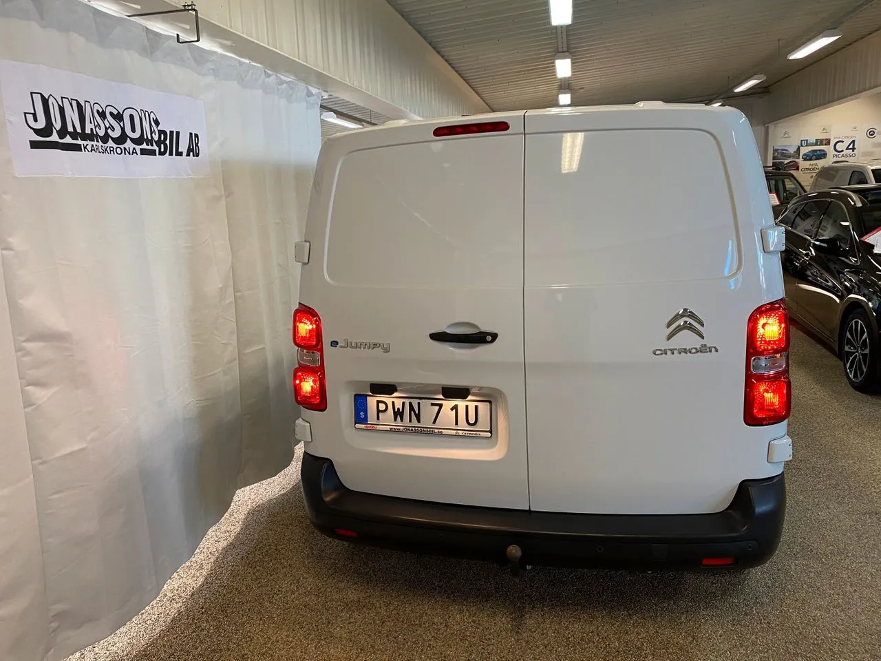 Vehicle image 11