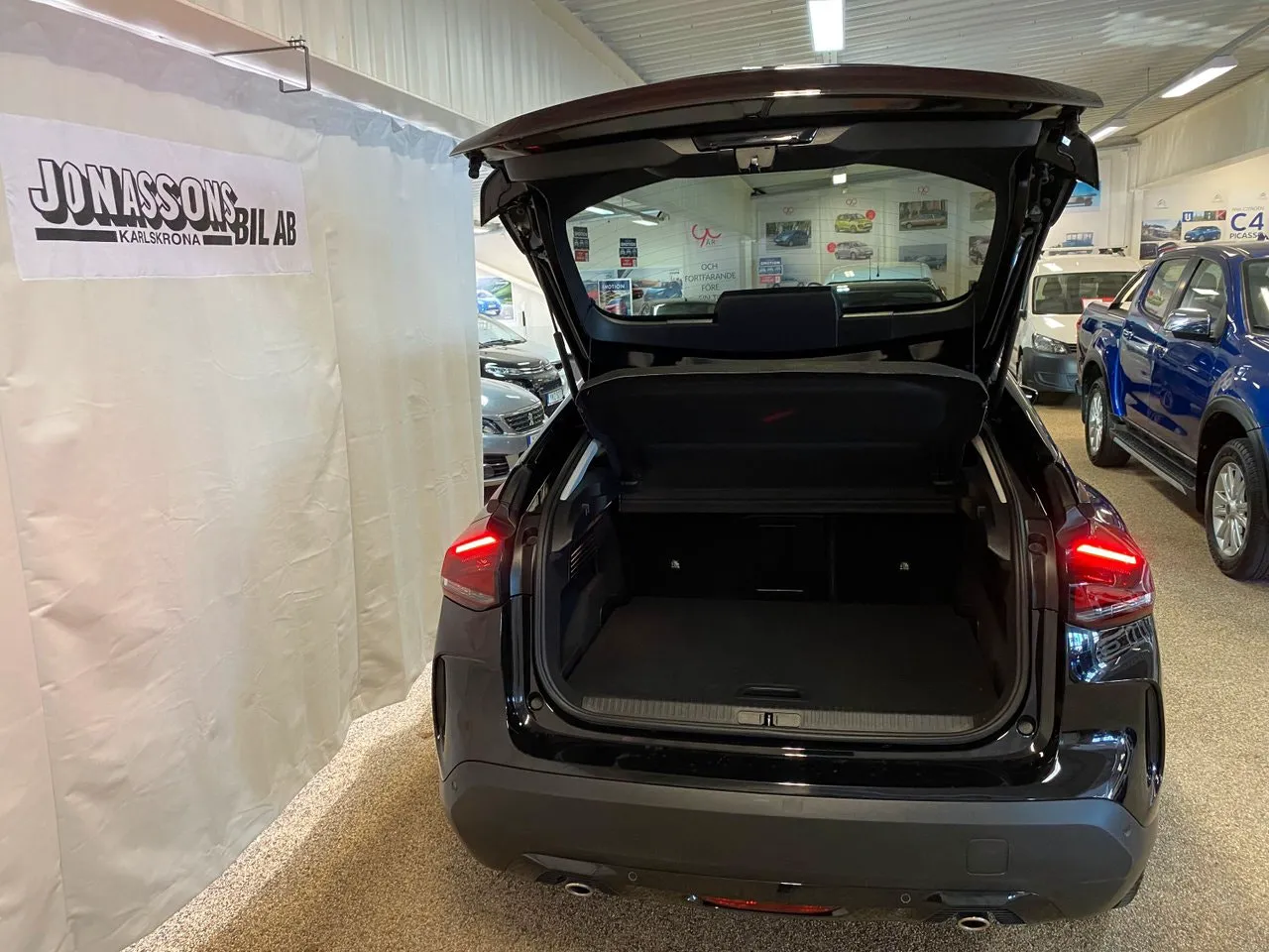 Vehicle image 8