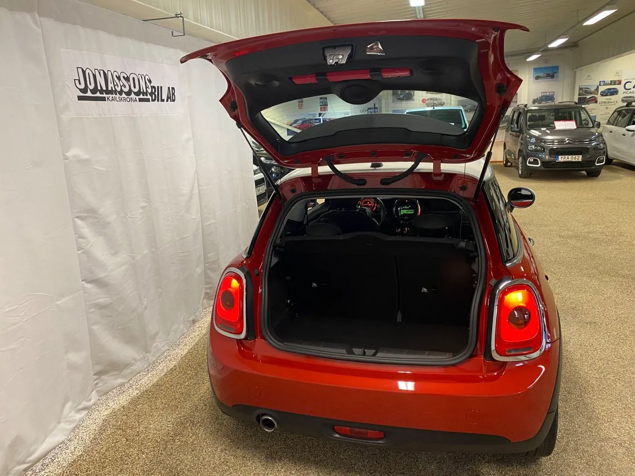 Vehicle image 8