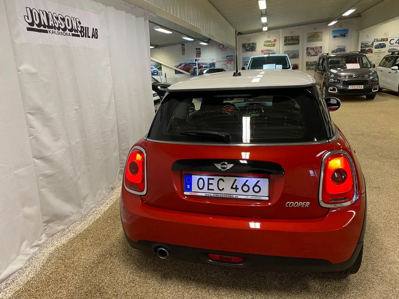 Vehicle image 9