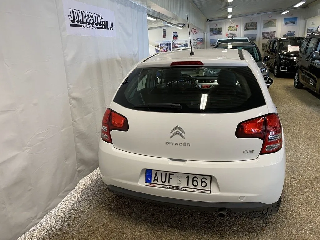 Vehicle image 9