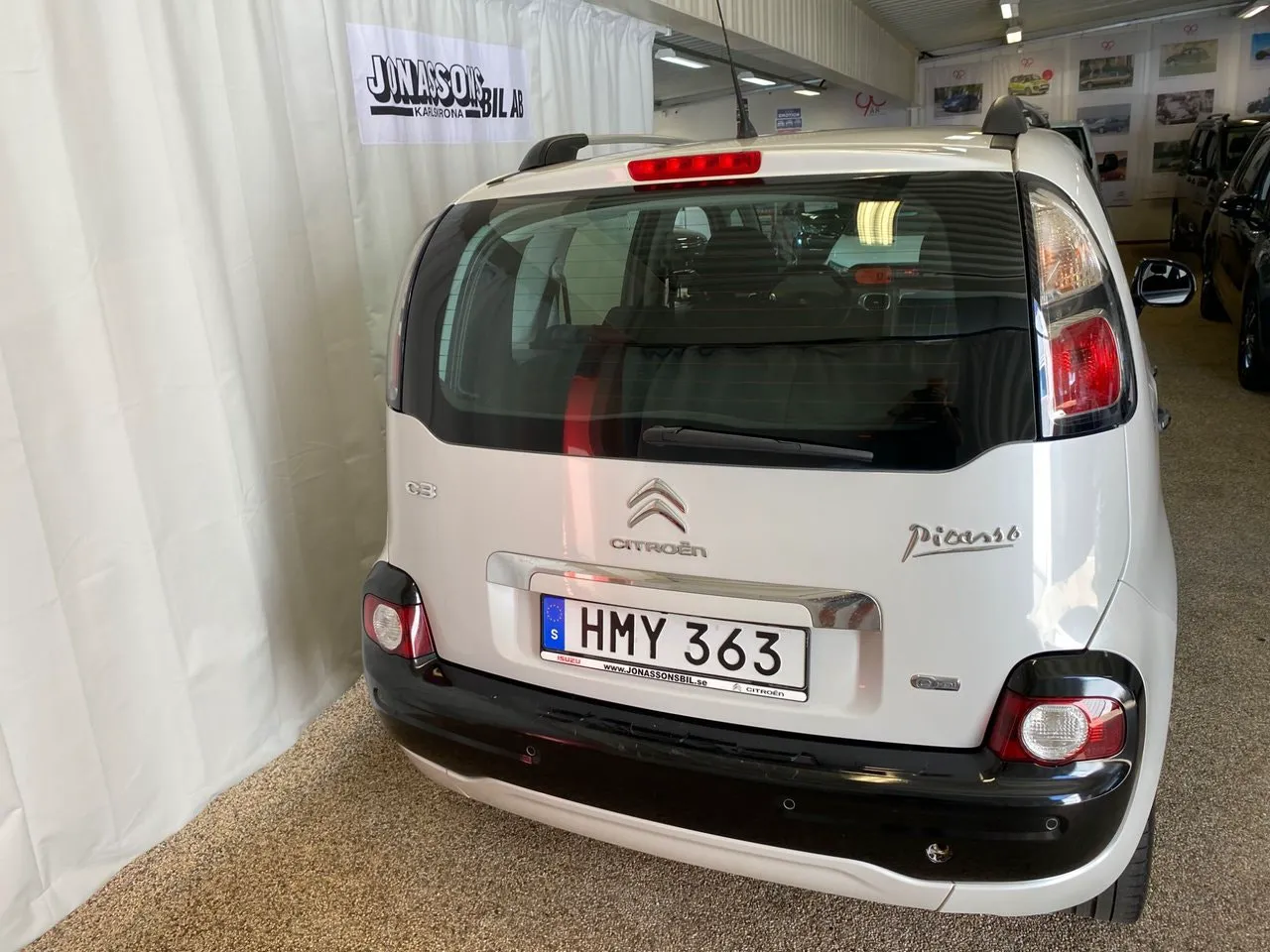 Vehicle image 8