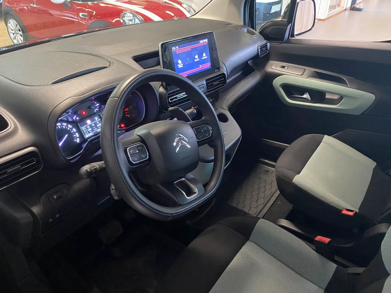 Vehicle image 6