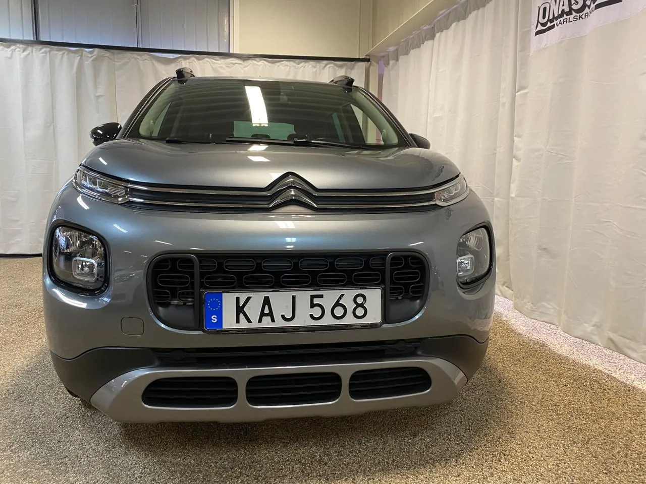 Vehicle image 3
