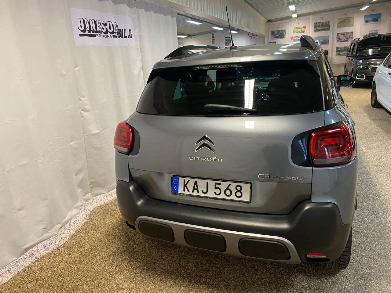 Vehicle image 8