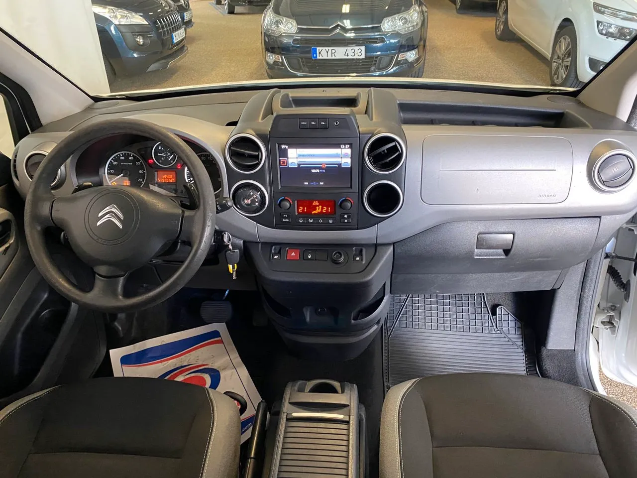 Vehicle image 6