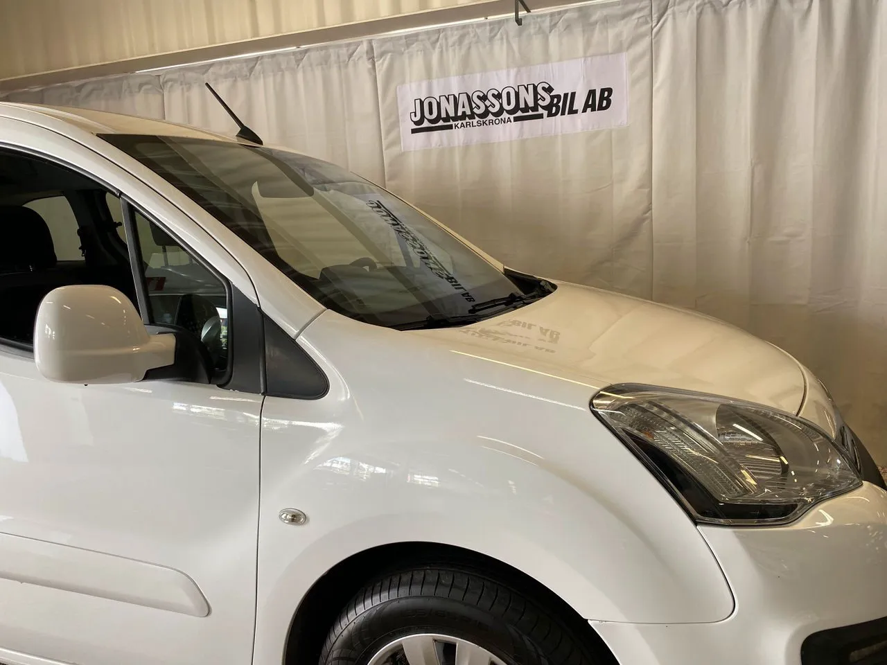 Vehicle image 1