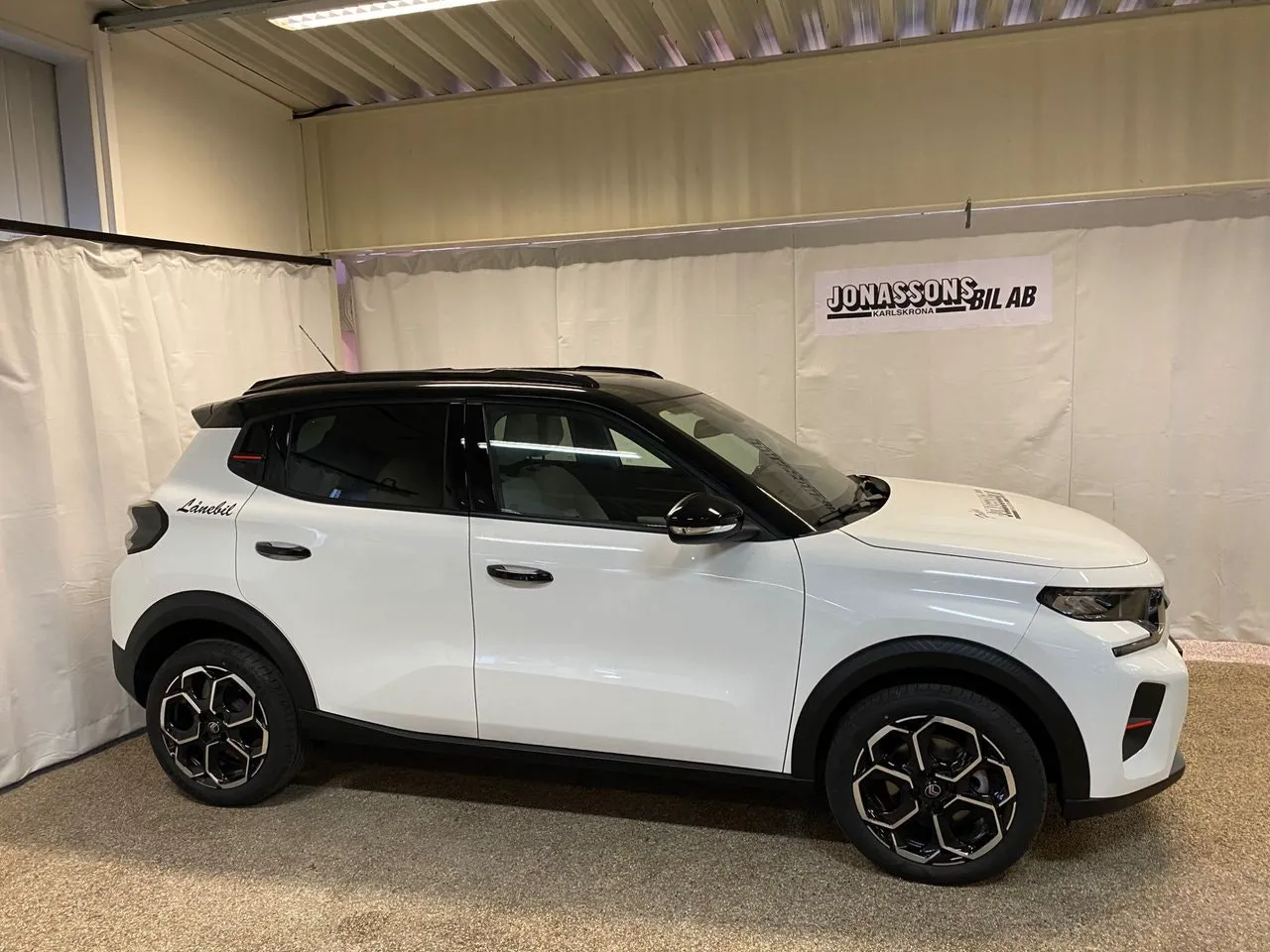 Vehicle image 2