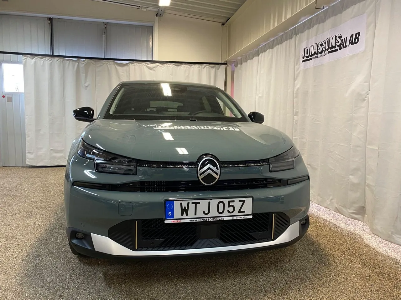 Vehicle image 3