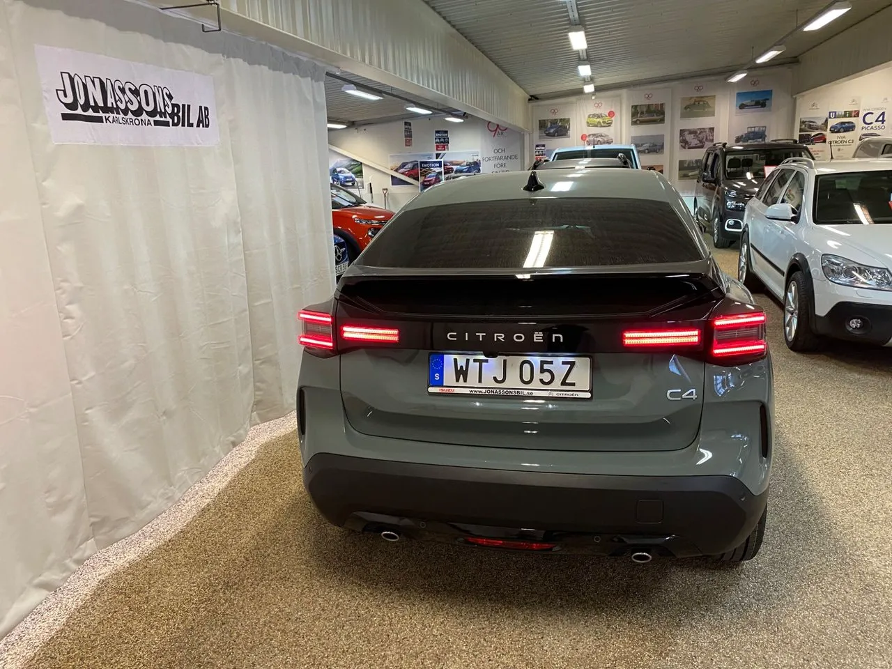 Vehicle image 9