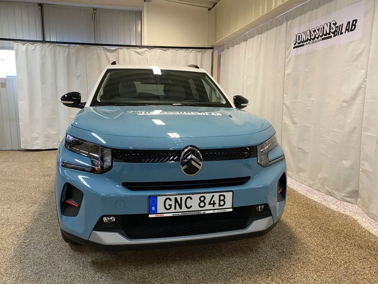 Vehicle image 3