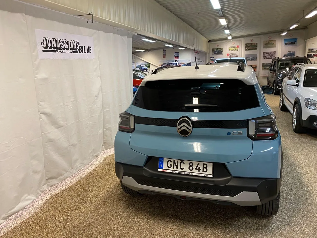 Vehicle image 9