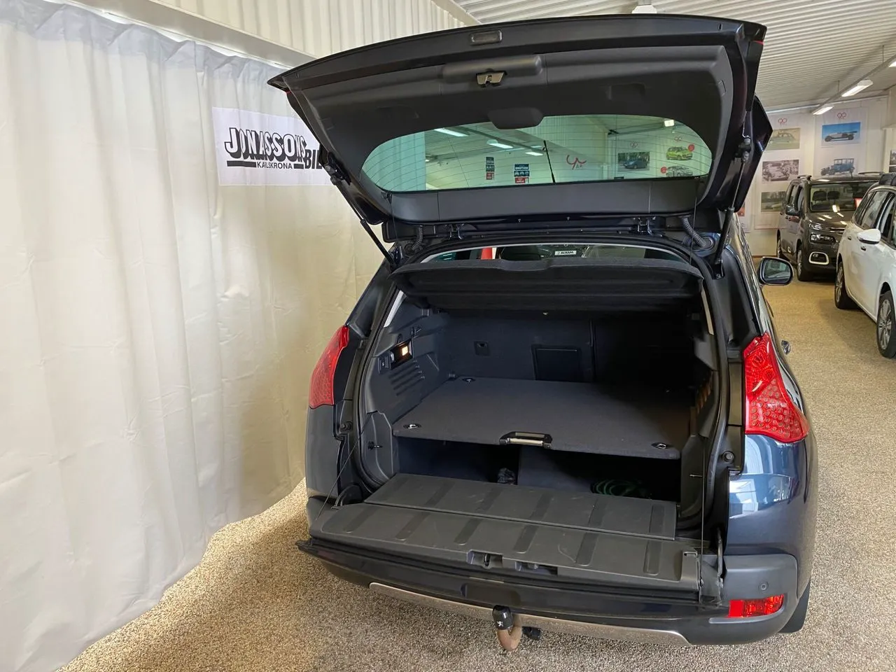 Vehicle image 11