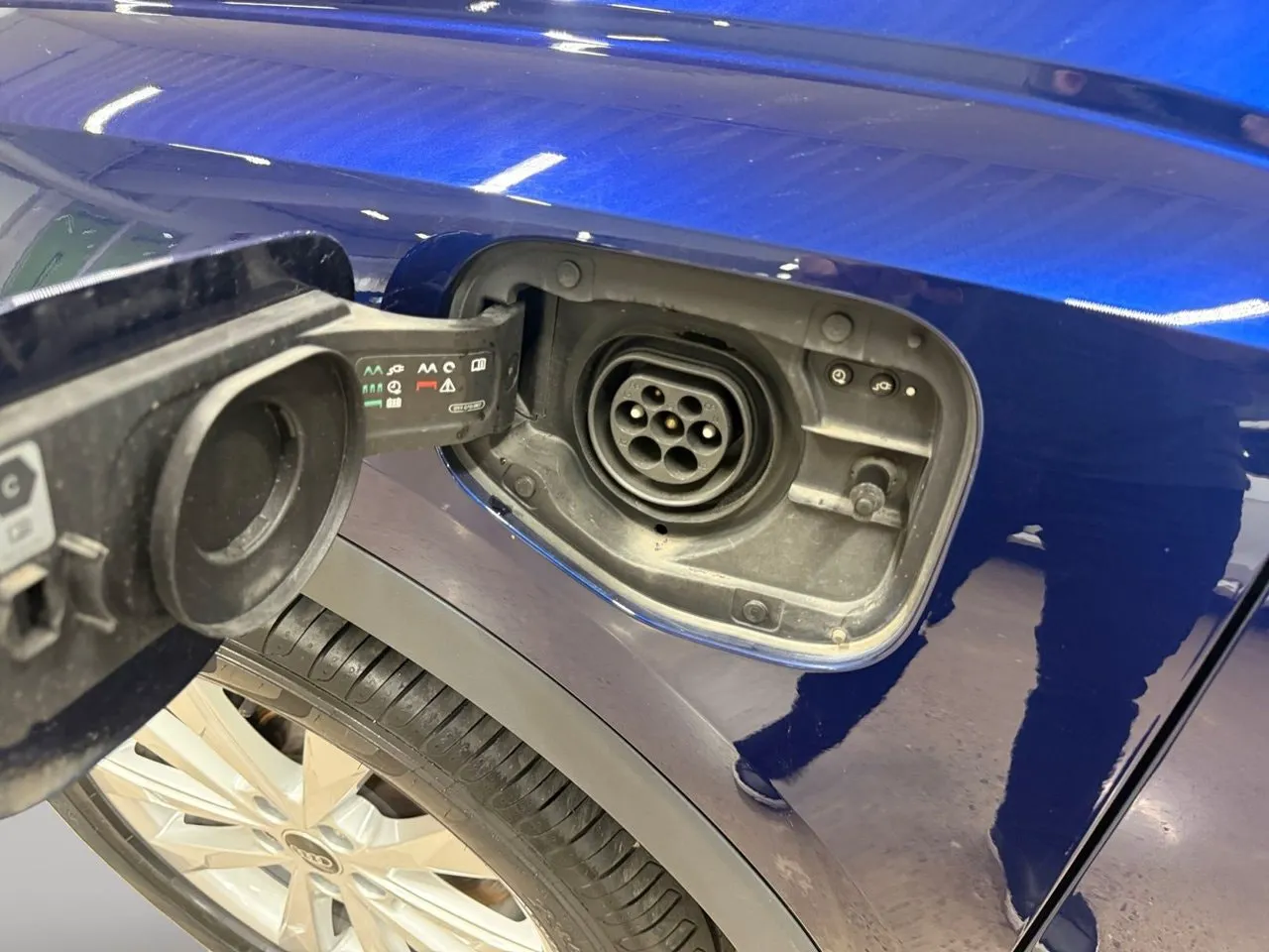 Vehicle image 14
