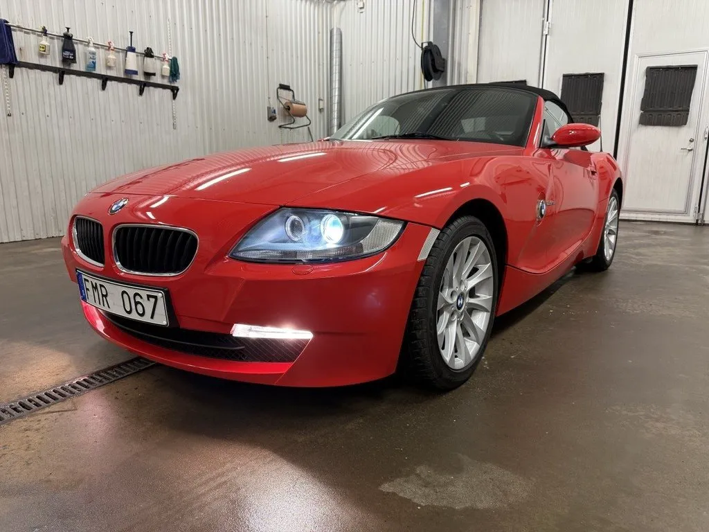 Vehicle image 6
