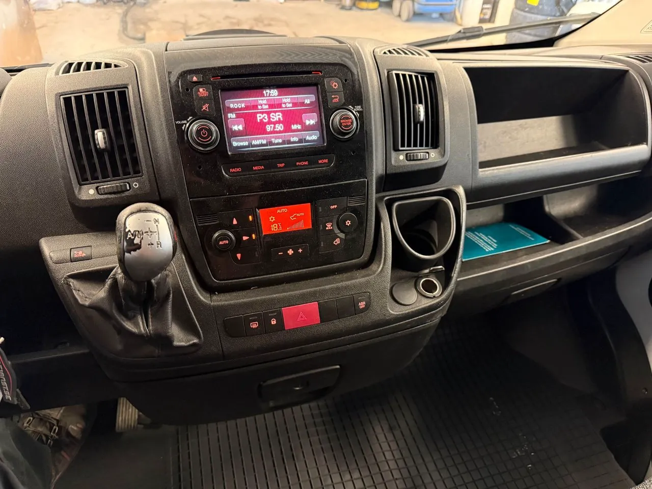 Vehicle image 16