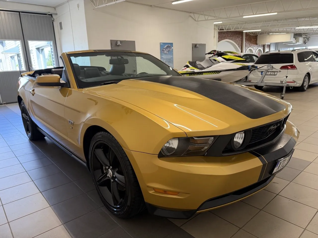 Vehicle image 5