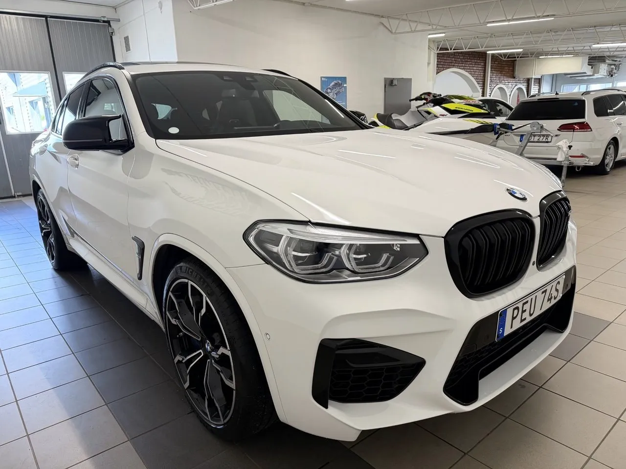 Vehicle image 6