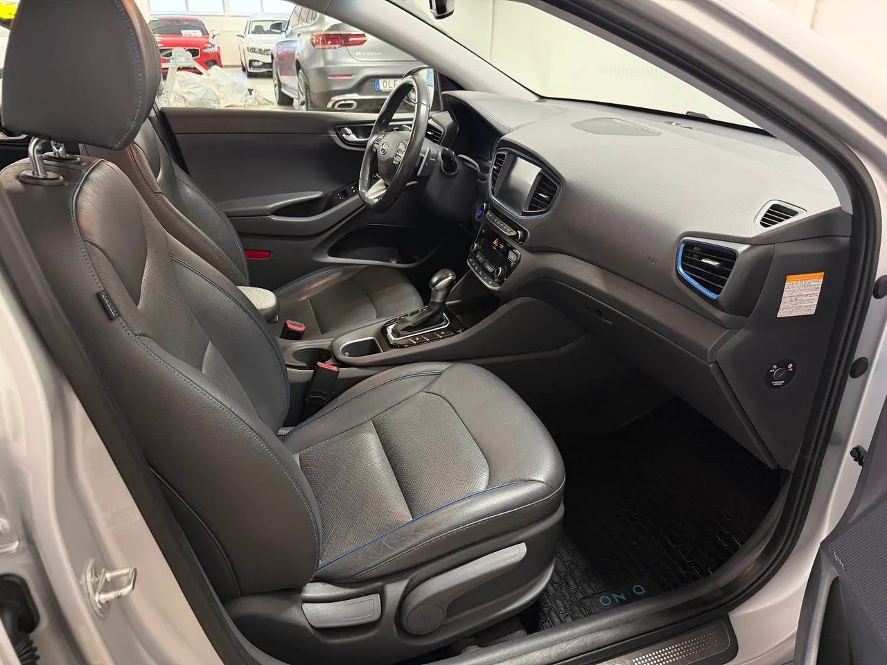 Vehicle image 6