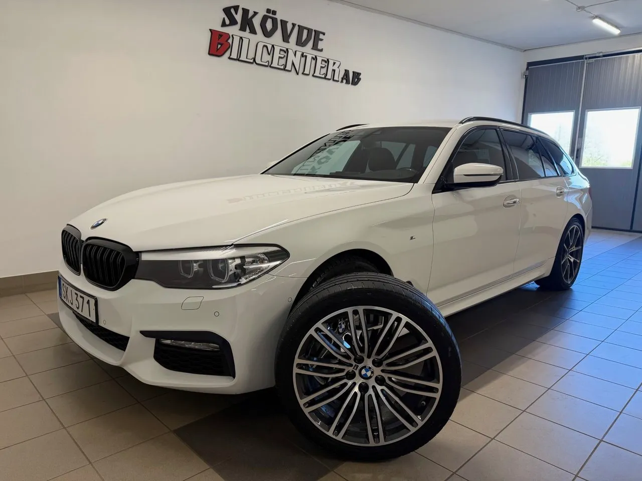 Vehicle image 6