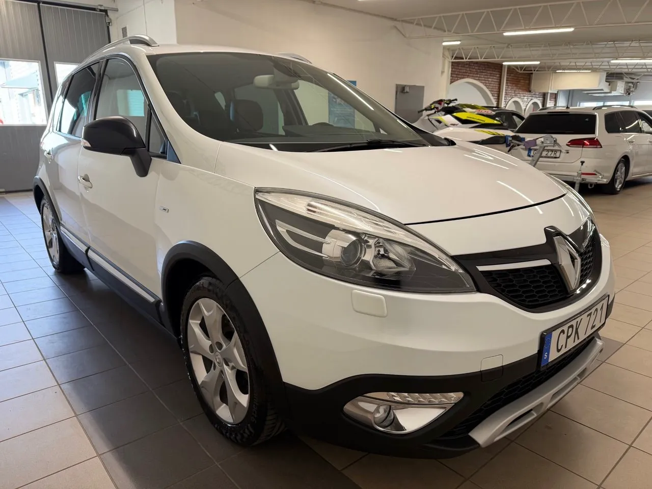 Vehicle image 5