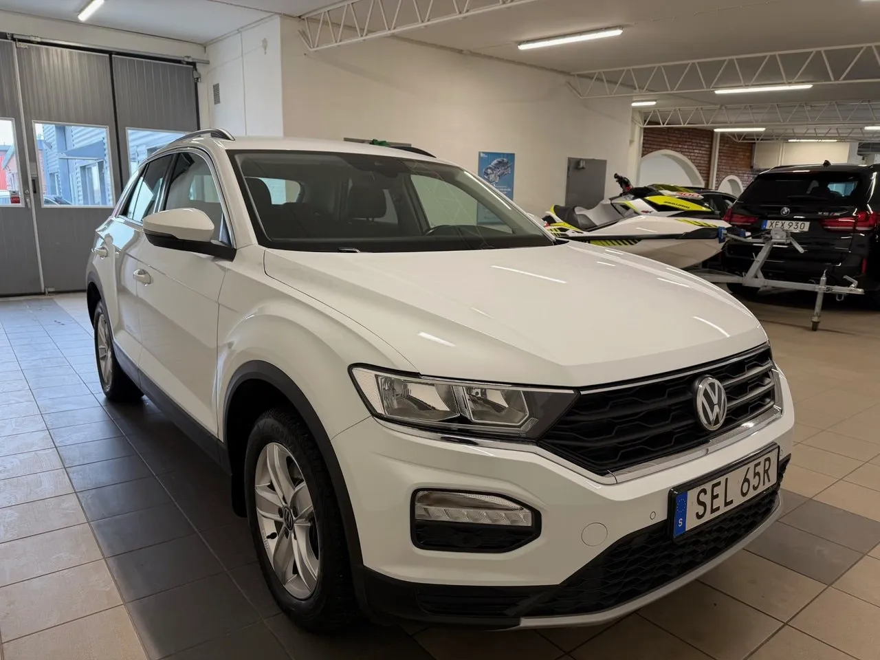 Vehicle image 6