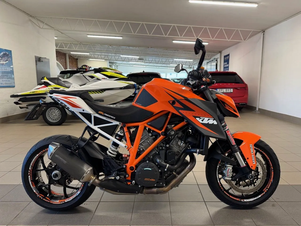Vehicle image 4