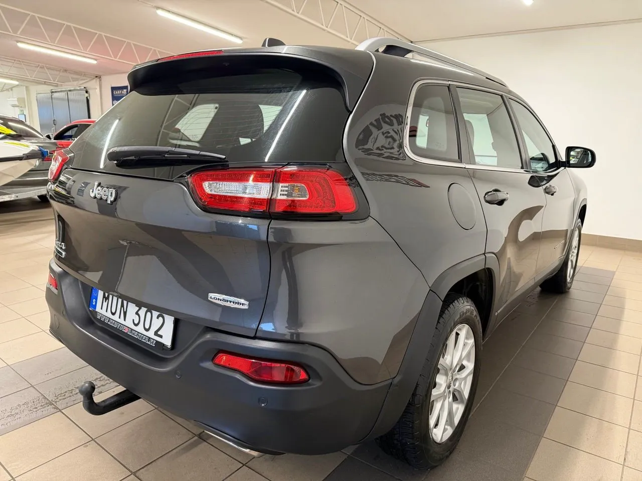 Vehicle image 4