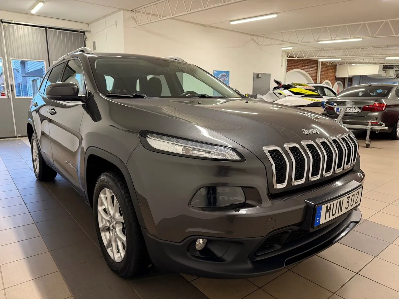 Vehicle image 5