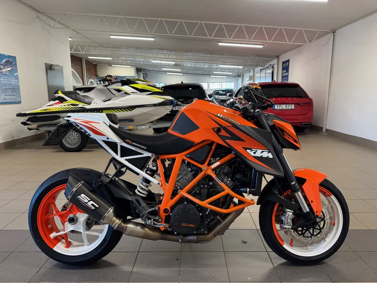 Vehicle image 4