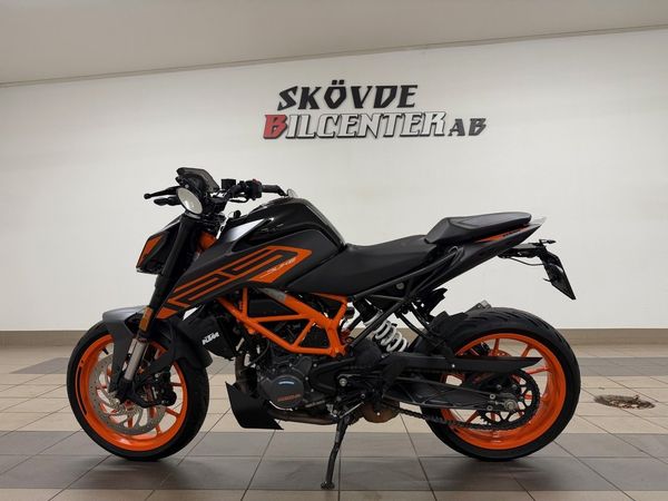 KTM 125 Duke A1 / ABS / 1-Ägare / 1300Mil / Nyservad - 2023