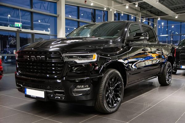 RAM 1500 Limited Night Edition 548 hk Rambox - 2025