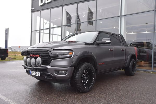 RAM 1500 Limited Crew Cab 5.7 V8 HEMI Carven avgassytem - 2020