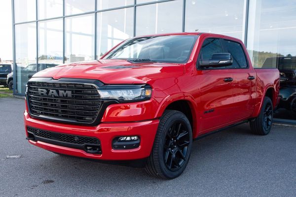 Dodge 1500 RAM Laramie Night Premium 420hk 2025 LÅG SKATT - 2025