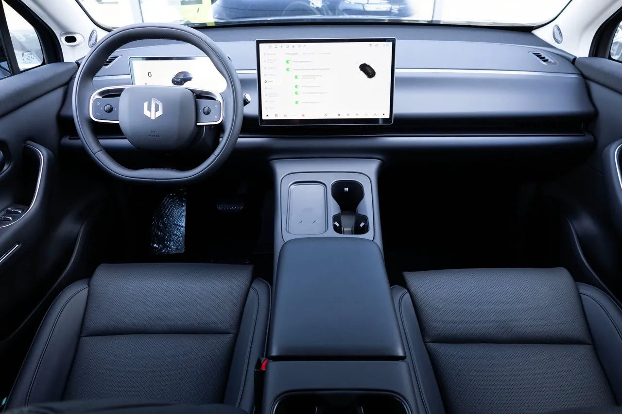 Vehicle image 18