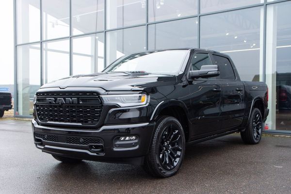 Dodge 1500 RAM Limited Rambox Night Multilu 548 hk LÅG SKATT - 2025