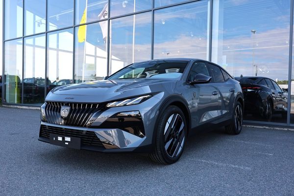 Peugeot 408 EDITION Hybrid 145hk Aut Massage 360 kamera Navigation - 2026