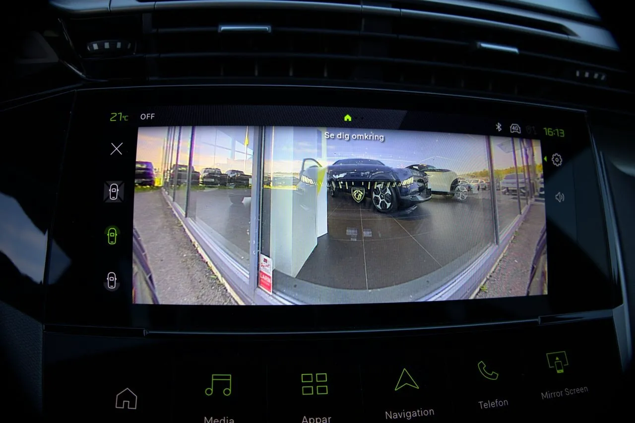 Vehicle image 18