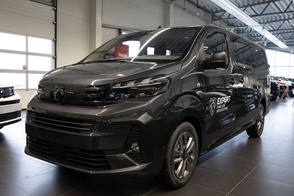 Peugeot Expert L3 Crew Cab 180hk AT8 PLUS 2.2L Dubbla sido 17 alu Värm - 2026