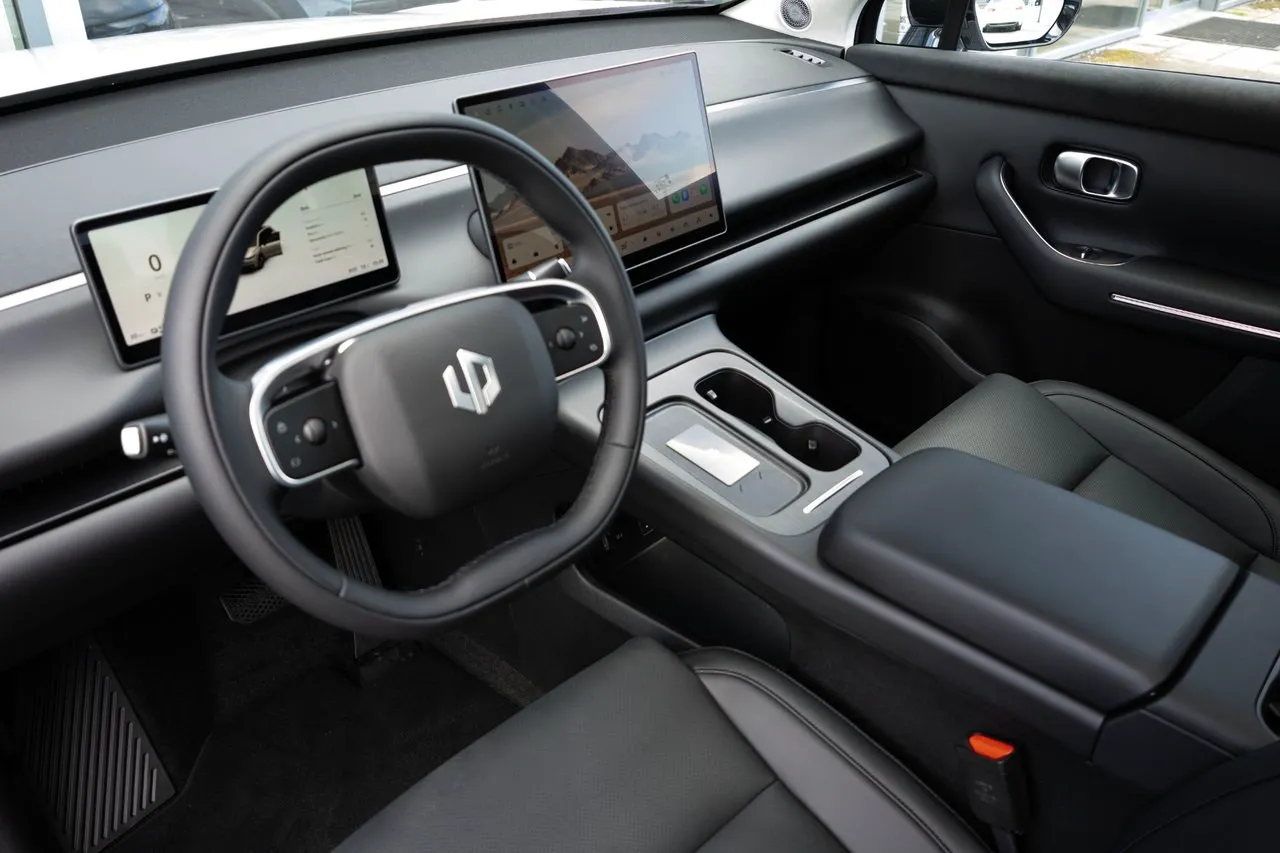 Vehicle image 8