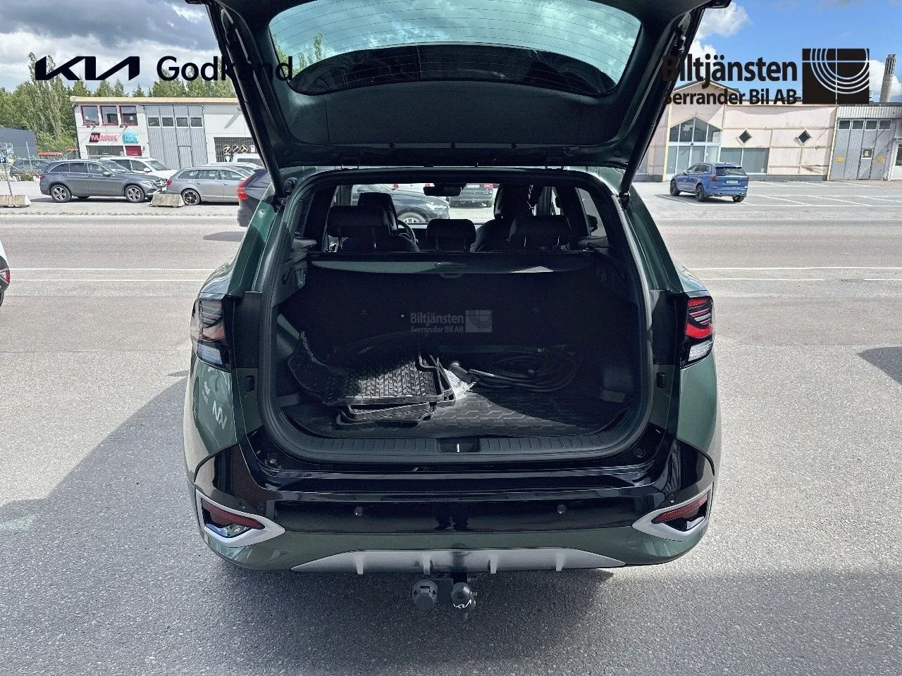Vehicle image 13