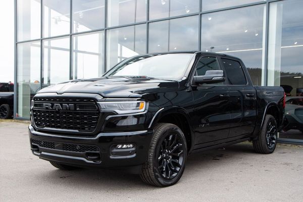 Dodge 1500 RAM Limited Night Edition 548 hk - LÅG SKATT E85 - 2025