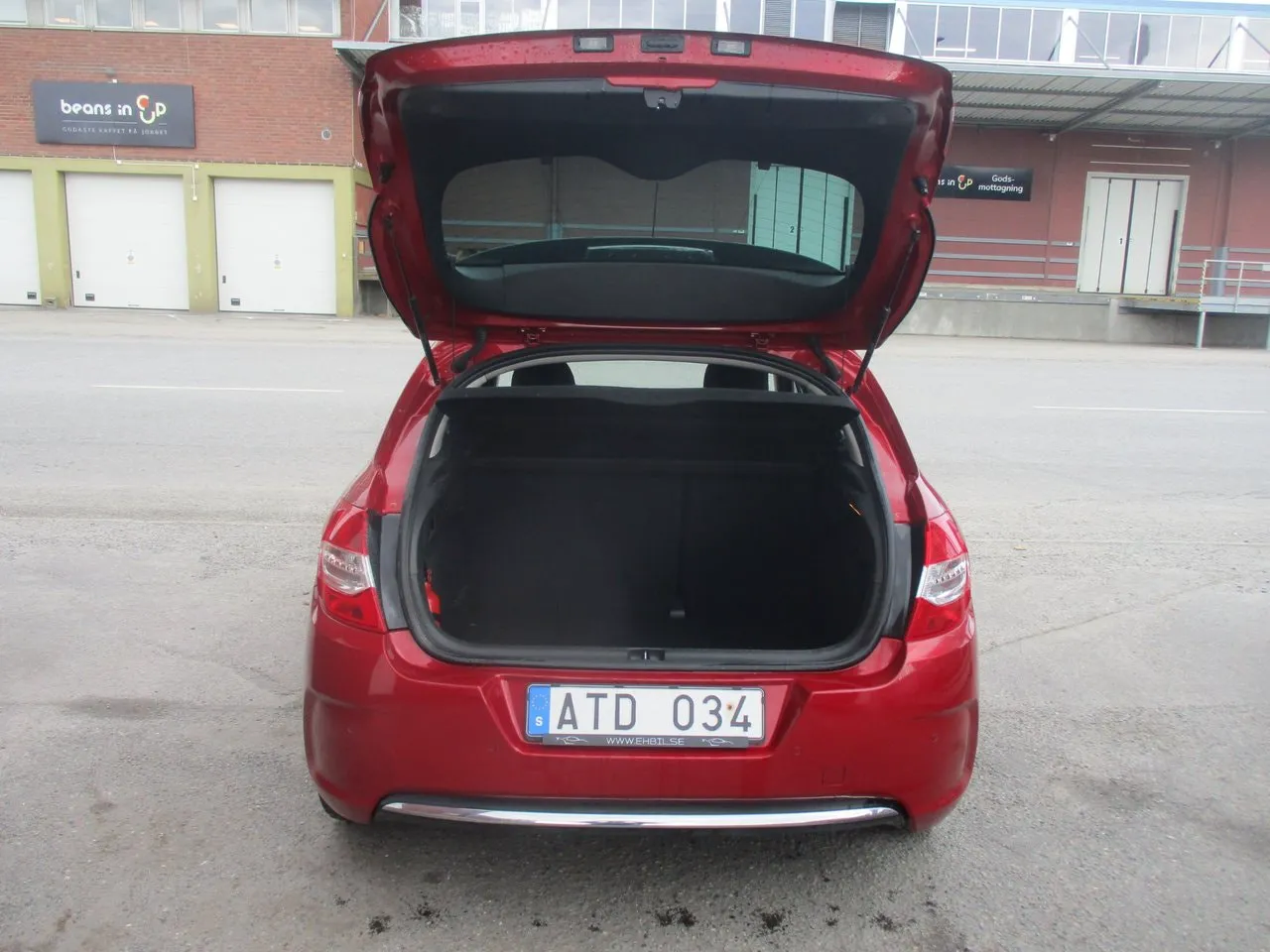 Vehicle image 6