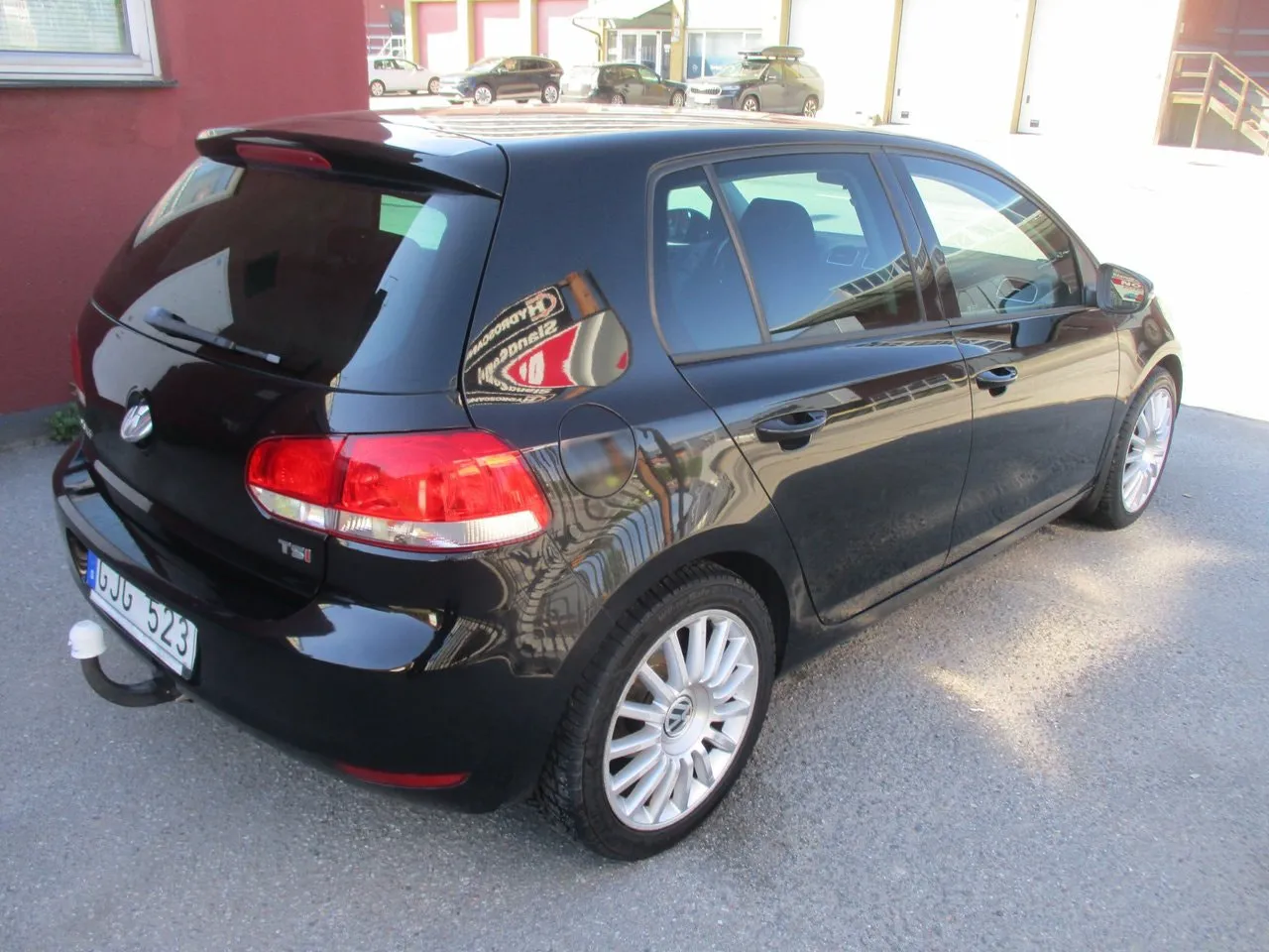Vehicle image 4