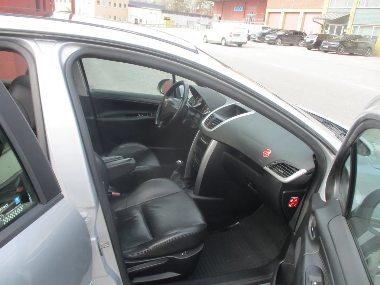 Vehicle image 8