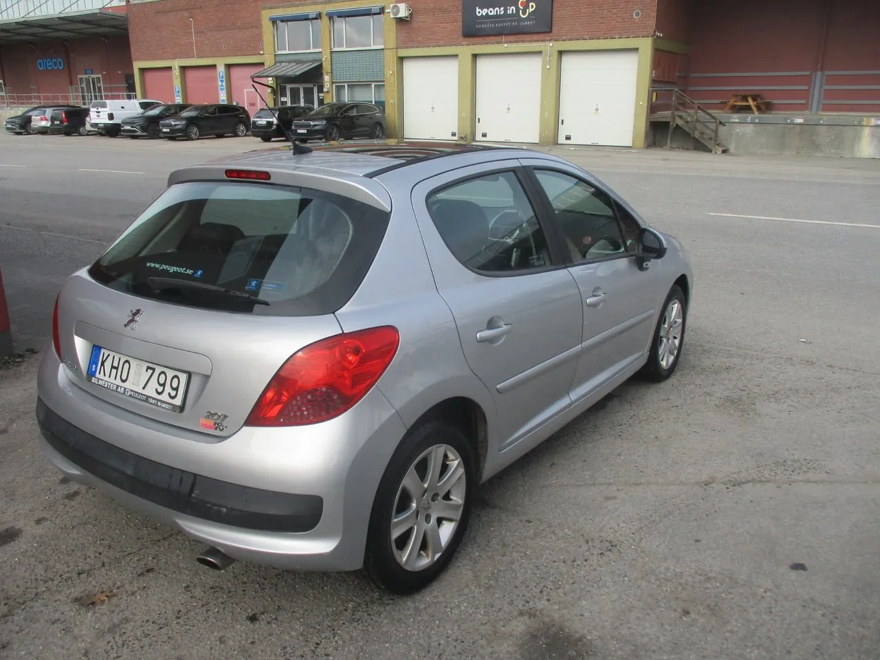 Vehicle image 4