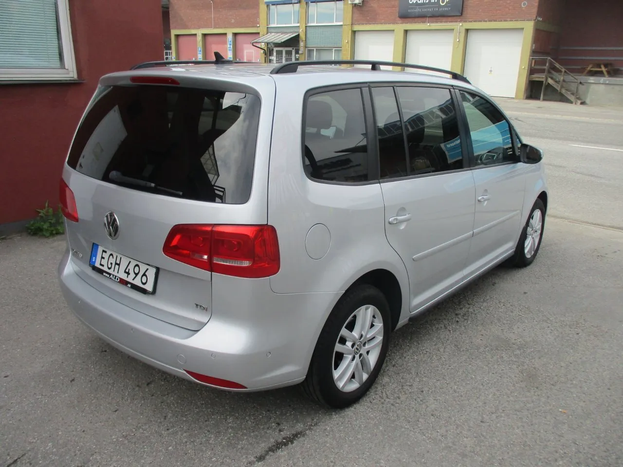 Vehicle image 4